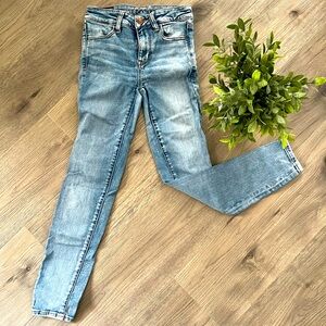 American Eagle Women's Light Blue Jeans